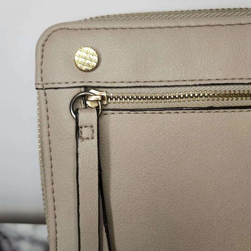 OLIVIA + JOY NEW YORK WOMENS CREAM COLOR WALLET - Picture 11 of 15